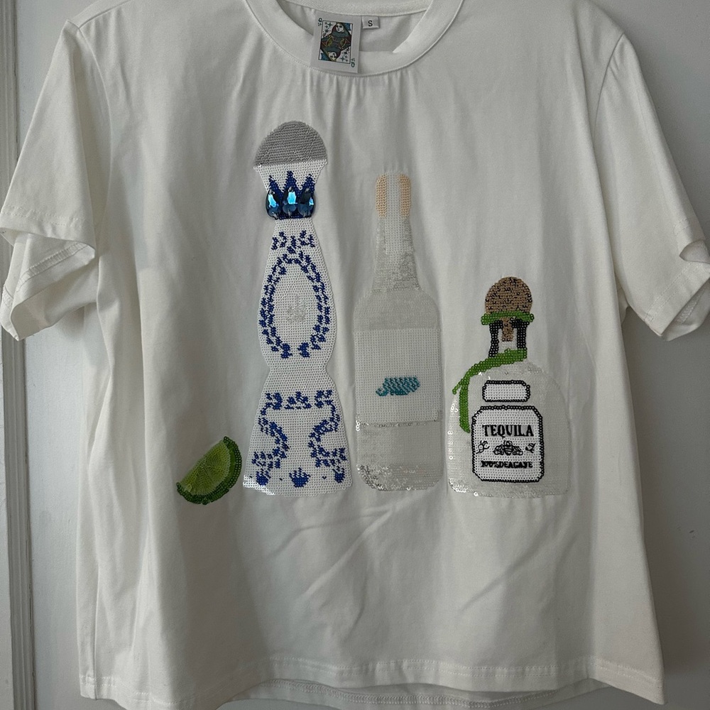 QUEEN OF SPARKLES White Tee with Blue and Green Accents